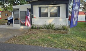 Cozy home in Sixth Avenue Mobile Home Community, Zephyrhills